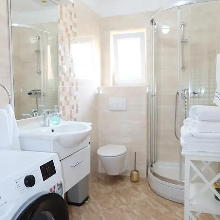 Perina Apartman *
