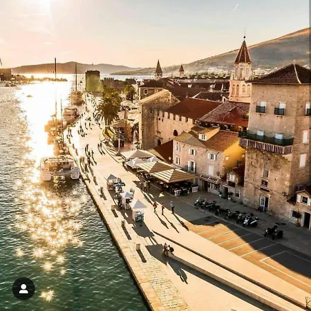 Perina Apartman Trogir